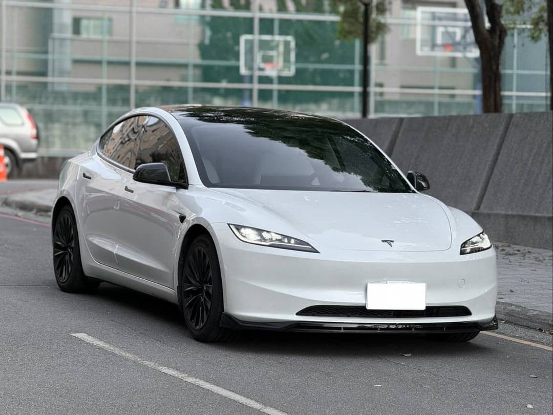 2024 Tesla Model 3 SR 煥新版