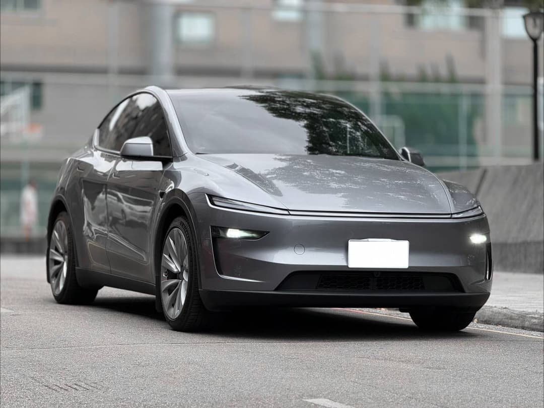 2025 TESLA Model Y Long Range Launch