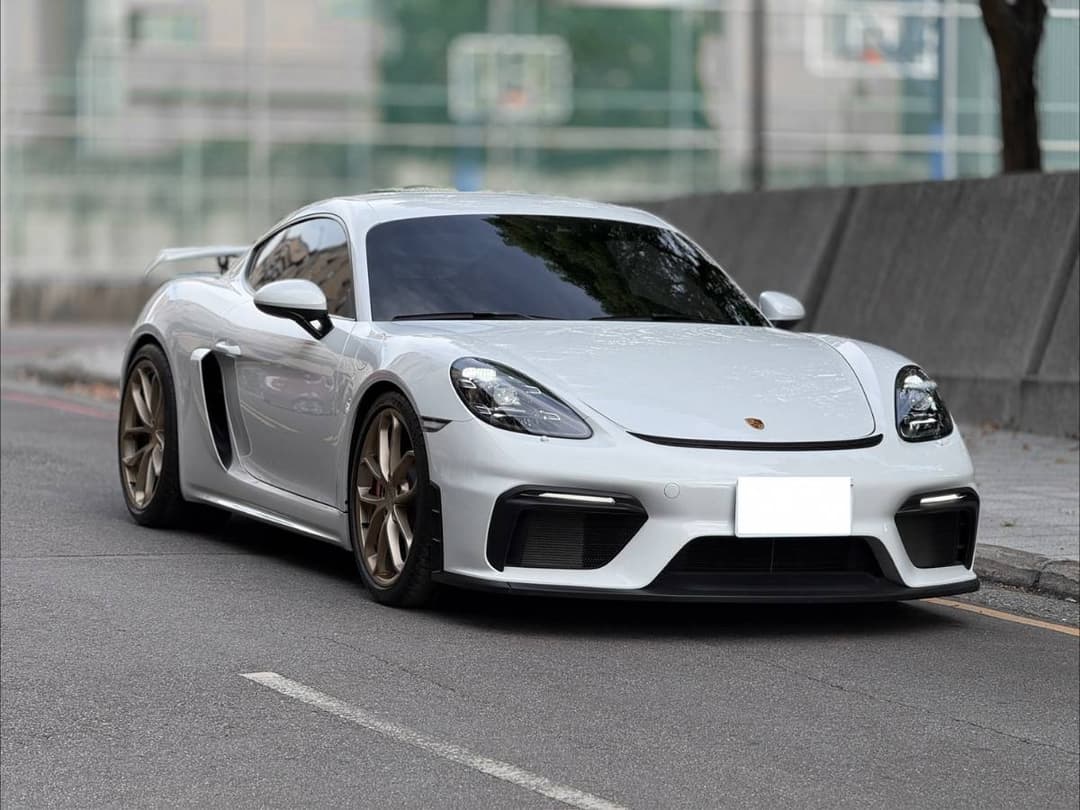 2022 Porsche 718 Cayman GT4